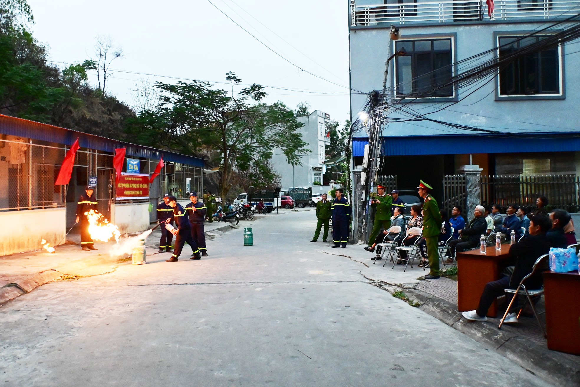 Thị trấn Núi Đèo (Thủy Nguyên) tập huấn phòng cháy chữa cháy cho các chủ nhà trọ